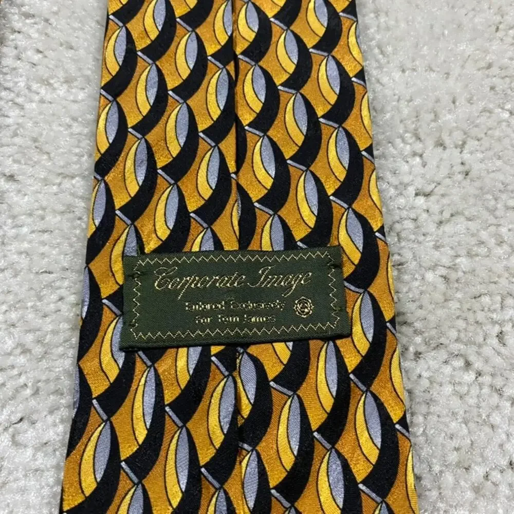 Tom James Tie Corporate Image Silk Handmade USA Necktie Absract Academia Prep